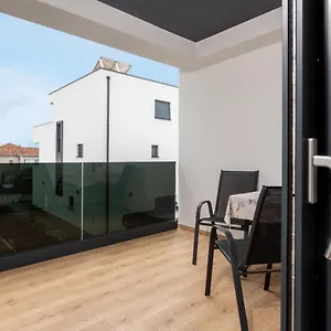 https://bellezza.hotels-in-trogir.com